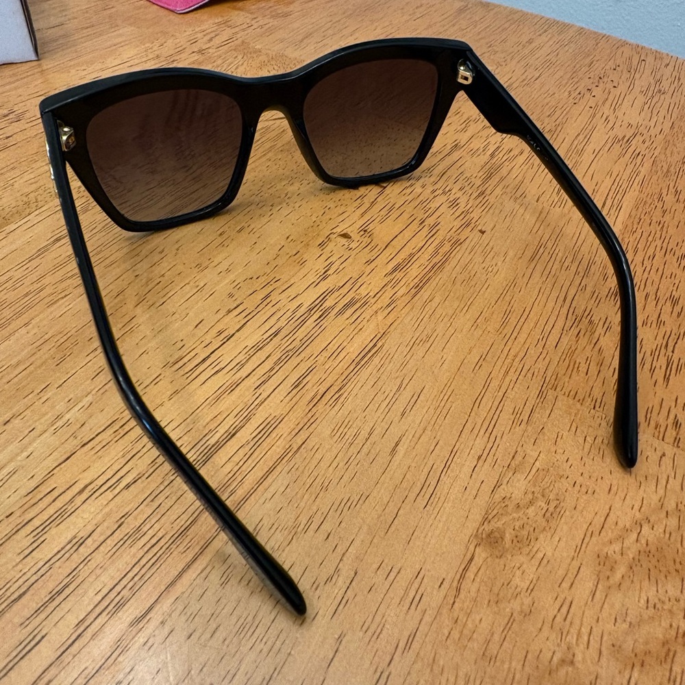 Dolce & Gabbana DG4384 Sunglasses - Picture 5 of 7